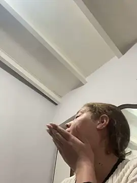 Snapshot of andreinitahg chatting on 01.11.25 andreinitahg online show from 01.11.25