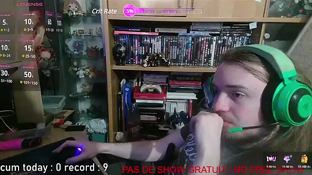 Snapshot of nicolasdumand21 chatting on 02.15.25 nicolasdumand21 online show from 02.15.25