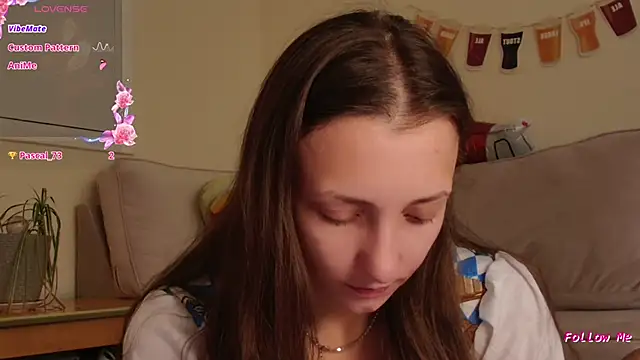 Milky flexy cat online show from 09.25.25