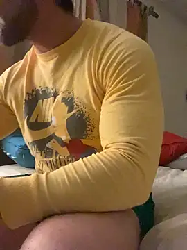 Snapshot of FumesClouds chatting on 12.15.24 FumesClouds online show from 12.15.24