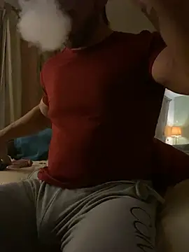 Snapshot of FumesClouds chatting on 12.28.24 FumesClouds online show from 12.28.24