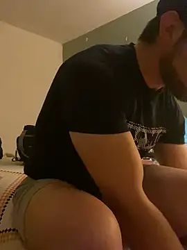 Snapshot of FumesClouds chatting on 02.02.25 FumesClouds online show from 02.02.25