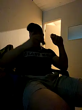 Snapshot of FumesClouds chatting on 09.28.25 FumesClouds online show from 09.28.25