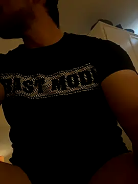 Snapshot of FumesClouds chatting on 11.08.25 FumesClouds online show from 11.08.25