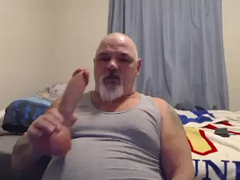 Newfiesausage1972 online show from 01.12.25