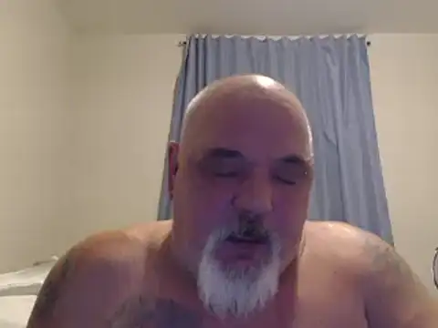 Newfiesausage1972 online show from 01.12.25