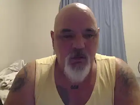 Newfiesausage1972 online show from 01.16.25