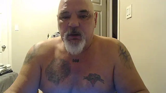 Newfiesausage1972 online show from 02.07.25