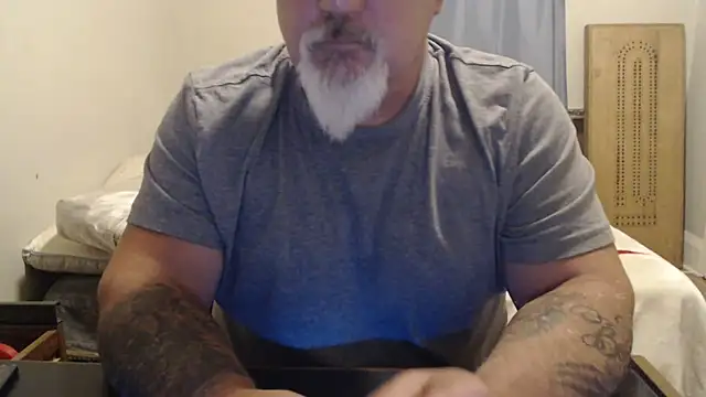 Newfiesausage1972 online show from 09.08.25