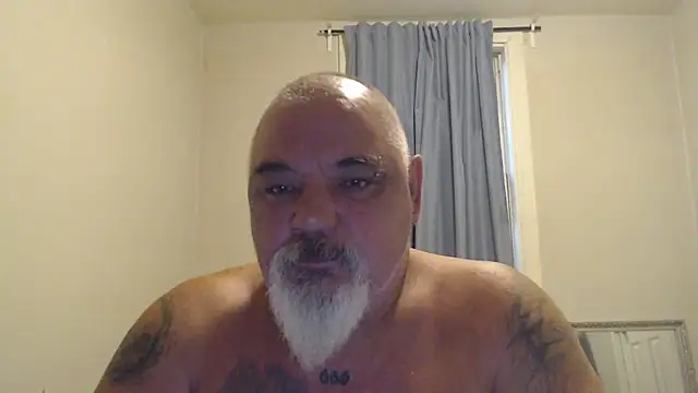 Newfiesausage1972 online show from 10.24.25