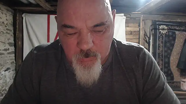 Newfiesausage1972 online show from 01.11.26