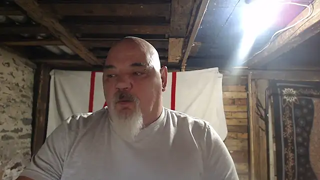 Newfiesausage1972 online show from 01.13.26