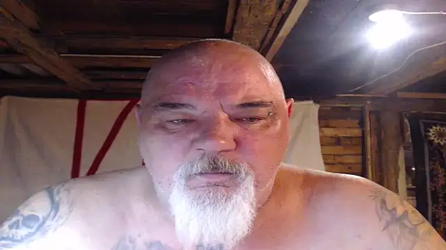 Newfiesausage1972 online show from 04.05.26