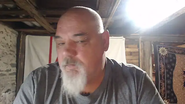 Newfiesausage1972 online show from 04.12.26