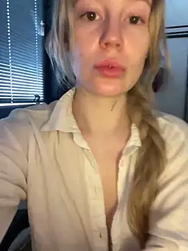 Snapshot of meanexx chatting on 02.26.26 meanexx online show from 02.26.26