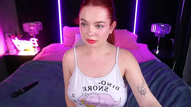 Snapshot of CarolinaDia chatting on 12.12.24 CarolinaDia online show from 12.12.24