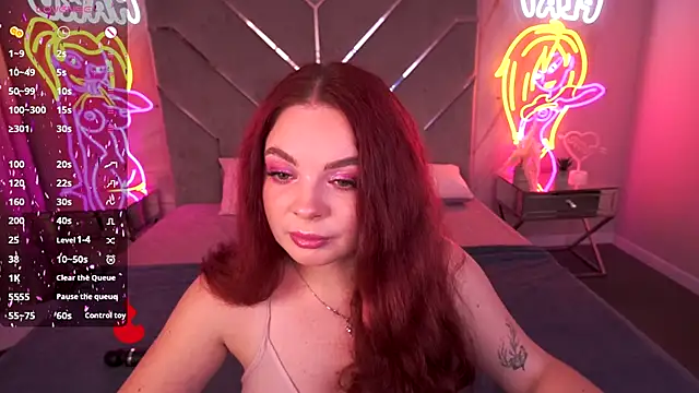 Snapshot of CarolinaDia chatting on 11.20.25 CarolinaDia online show from 11.20.25