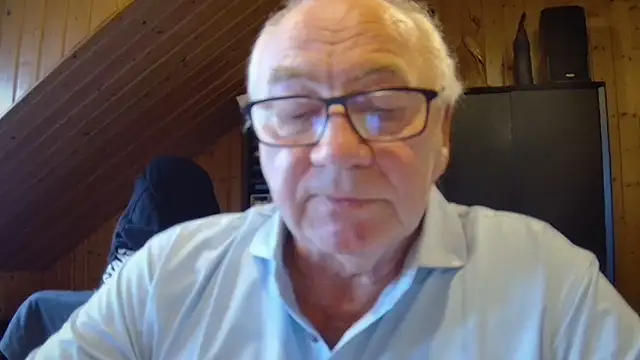 Snapshot of biggandybig chatting on 10.14.25 biggandybig online show from 10.14.25