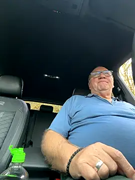 Snapshot of biggandybig chatting on 11.07.25 biggandybig online show from 11.07.25