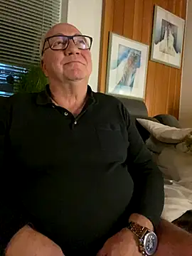 Snapshot of biggandybig chatting on 11.20.25 biggandybig online show from 11.20.25