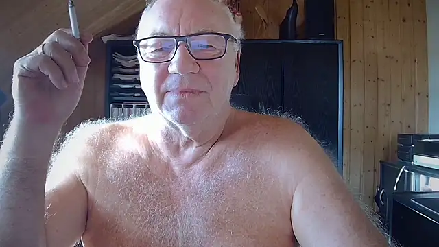 Snapshot of biggandybig chatting on 11.21.25 biggandybig online show from 11.21.25