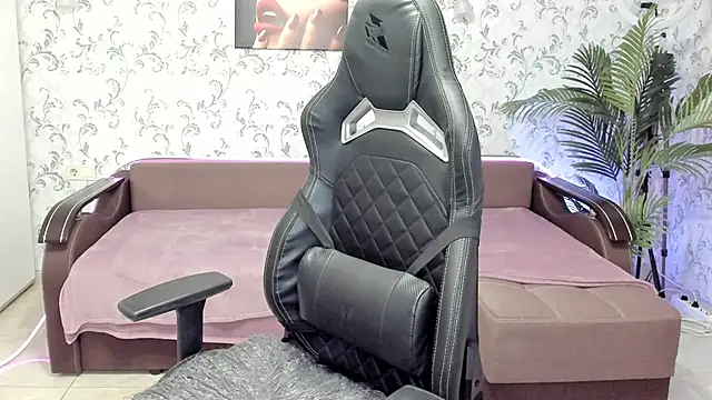 Snapshot of Eva_Rosec chatting on 12.19.24 Eva Rosec online show from 12.19.24