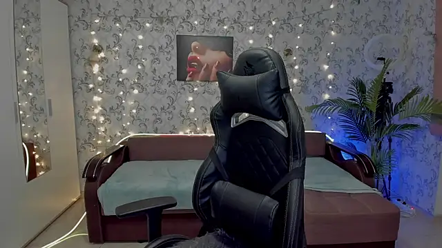 Snapshot of Eva_Rosec chatting on 12.25.24 Eva Rosec online show from 12.25.24