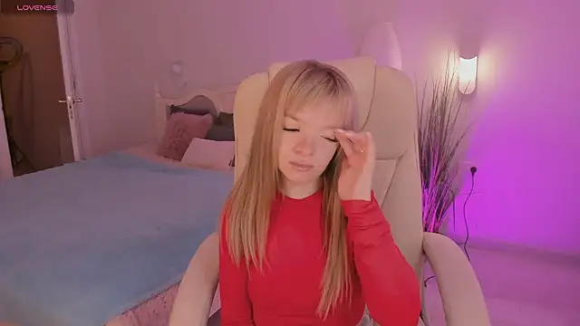 Snapshot of Eva_Rosec chatting on 09.19.25 Eva Rosec online show from 09.19.25