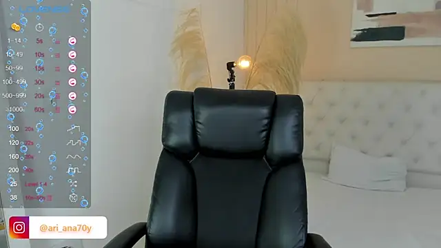 Snapshot of LOISE-XX chatting on 01.15.26 LOISE-XX online show from 01.15.26