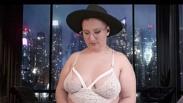 Ximenna Cruz online show from 12.19.24