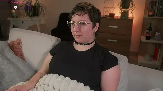 Ximenna Cruz online show from 11.16.25