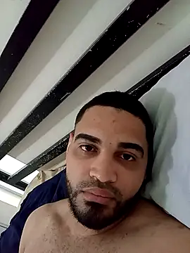 Snapshot of luismanuel_1998 chatting on 12.04.25 luismanuel 1998 online show from 12.04.25