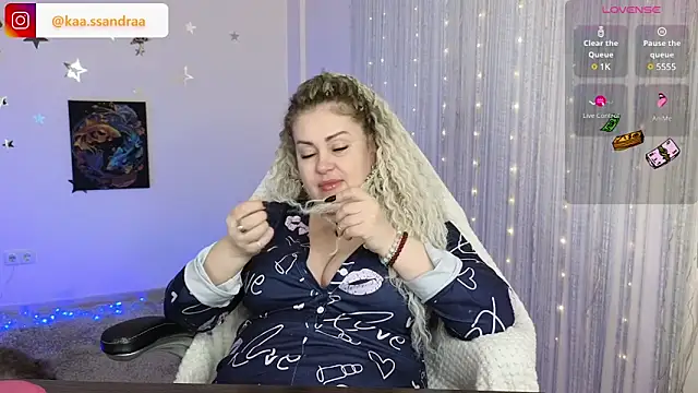 misskaassandraa online show from 12.19.24