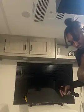 Snapshot of CUMQUEEN-XXX69 chatting on 09.20.25 CUMQUEEN-XXX69 online show from 09.20.25