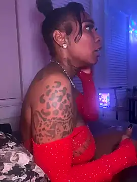 Snapshot of CUMQUEEN-XXX69 chatting on 11.24.25 CUMQUEEN-XXX69 online show from 11.24.25