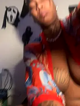 Snapshot of CUMQUEEN-XXX69 chatting on 12.22.25 CUMQUEEN-XXX69 online show from 12.22.25