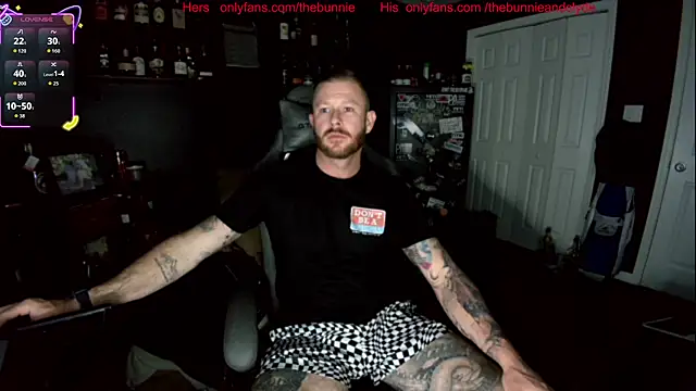 Snapshot of chillinthemosttt chatting on 10.10.25 chillinthemosttt online show from 10.10.25