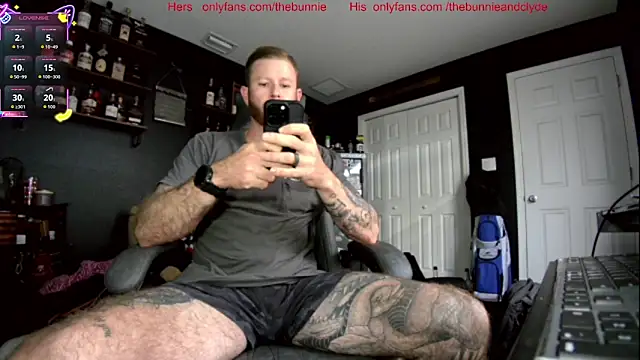 Snapshot of chillinthemosttt chatting on 10.24.25 chillinthemosttt online show from 10.24.25