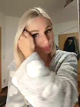 Liana Lou online show from 12.08.24