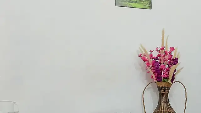 Snapshot of Latin_Mature975 chatting on 10.05.25 Latin Mature975 online show from 10.05.25