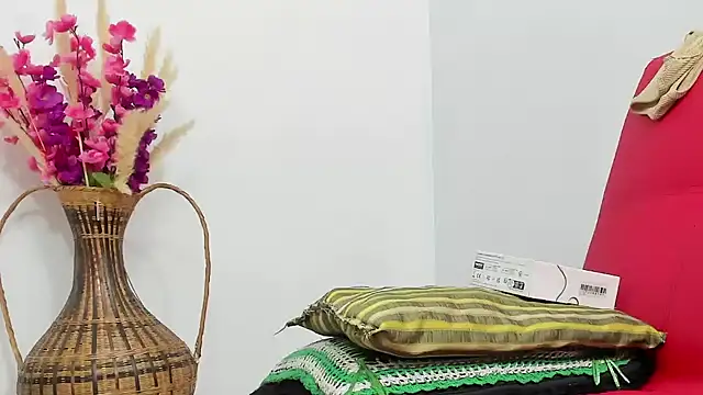 Snapshot of Latin_Mature975 chatting on 10.10.25 Latin Mature975 online show from 10.10.25