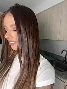 Snapshot of mariana_lopez1 chatting on 12.29.24 mariana lopez1 online show from 12.29.24