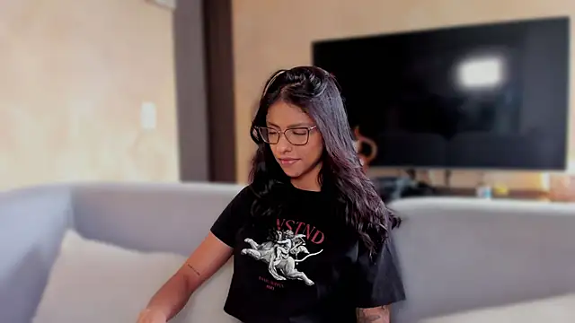 Snapshot of mariana_lopez1 chatting on 09.18.25 mariana lopez1 online show from 09.18.25