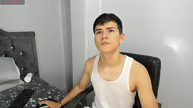 Snapshot of Jacobb_Lee chatting on 12.15.24 Jacobb Lee online show from 12.15.24