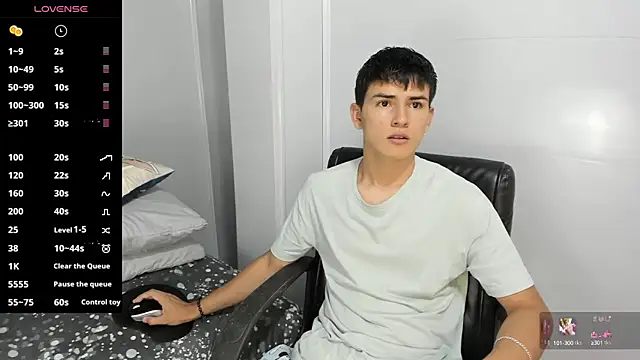 Snapshot of Jacobb_Lee chatting on 12.17.24 Jacobb Lee online show from 12.17.24