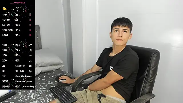 Snapshot of Jacobb_Lee chatting on 01.10.25 Jacobb Lee online show from 01.10.25