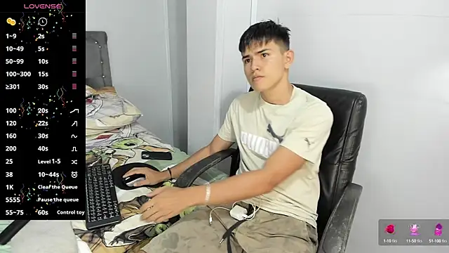 Snapshot of Jacobb_Lee chatting on 02.13.25 Jacobb Lee online show from 02.13.25