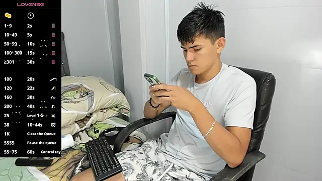 Snapshot of Jacobb_Lee chatting on 02.19.25 Jacobb Lee online show from 02.19.25