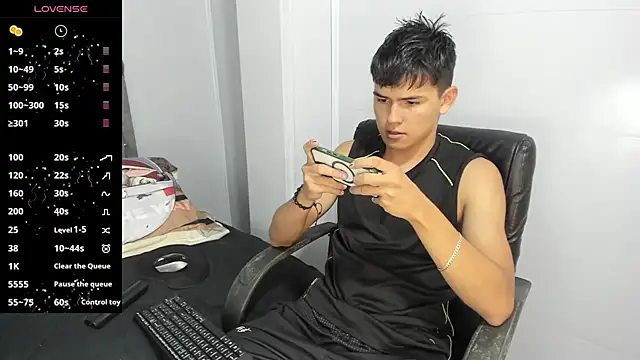 Snapshot of Jacobb_Lee chatting on 02.20.25 Jacobb Lee online show from 02.20.25