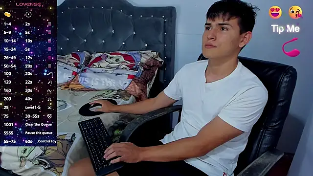 Snapshot of Jacobb_Lee chatting on 10.06.25 Jacobb Lee online show from 10.06.25